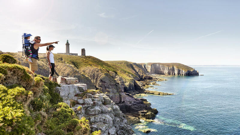 Découvrez le littoral breton depuis le sentier des douaniers situé proche du Trécelin