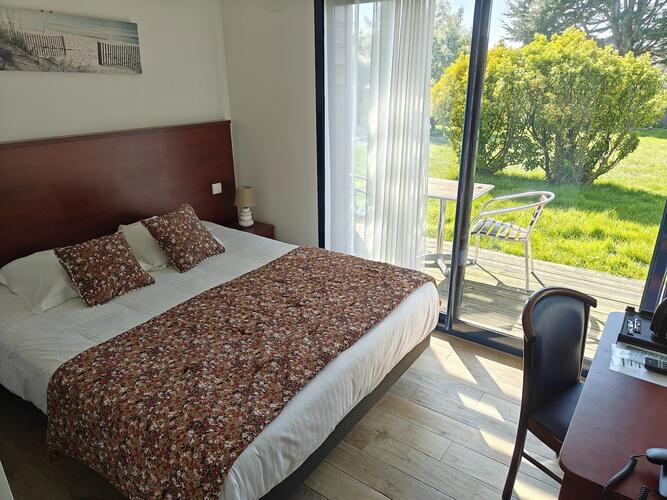 Chambres équipées de terrasses privatives de l'hôtel Le Trécelin