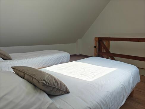 Logements avec un lit double et deux lits simples pour familles